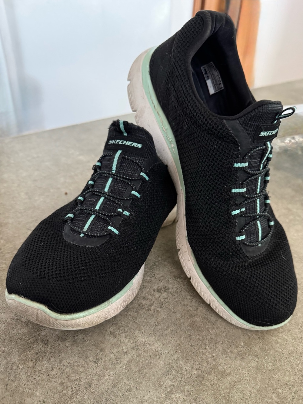 Skechers black & teal walking athletic gym shoes sneakers trainers Size 9.5